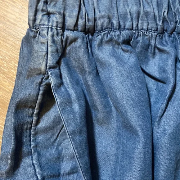 GAP Ladies shorts Blue chambray, size Small/medium - Picture 3 of 6